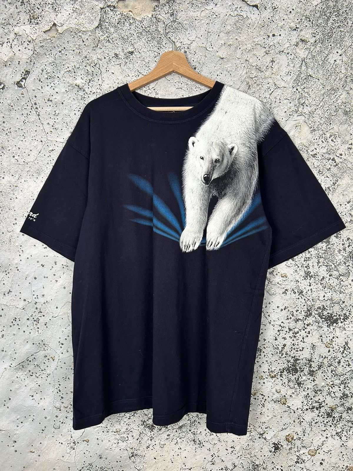 Vintage Polar Bear Graphic Tee Animal 90s Streetwear Hoodie Sweatshirt | PrintMintTees.com