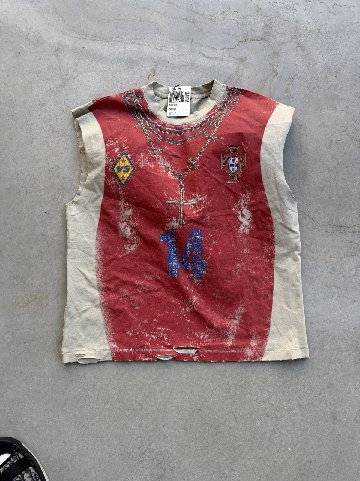 Vale Forever Futbol Muscle Sleeveless Tee Red Small Nwt Hoodie Sweatshirt | PrintMintTees.com