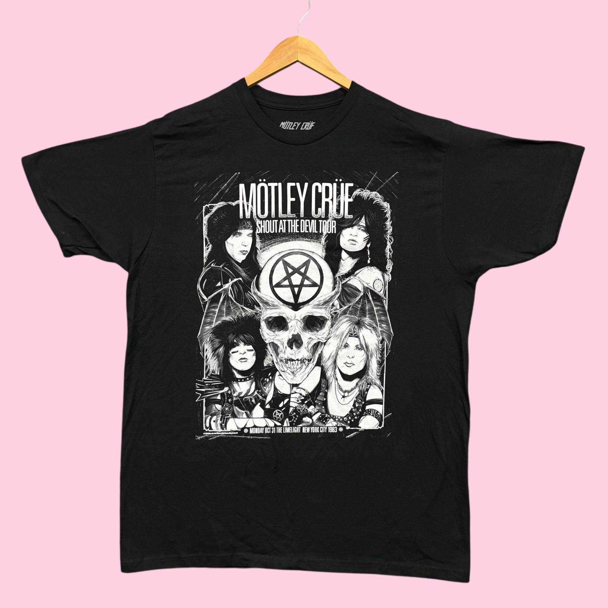 Band Tees Motley Crue Shout At The Devil Tour Heavy Metal Band Tee Xl Hoodie Sweatshirt | PrintMintTees.com