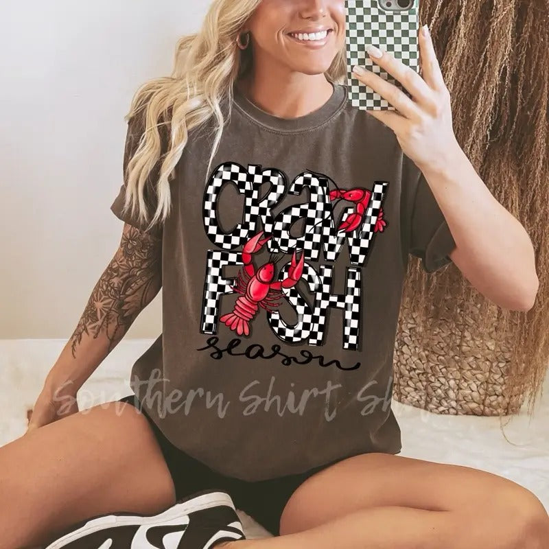 Checkered crawfished season   | pepper  comfort colors t shirt Hoodie Sweatshirt | PrintMintTees.com