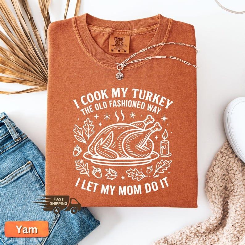 Comfort Colors I Cook My Turkey The Old Fashioned Way I Let My Mom Do It T-Shirt, Funny Thanksgiving Retro Family Dinner...