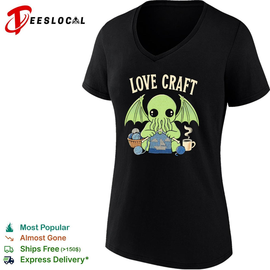 Cthulhu loves to craft specifically knit Love Crafting shirt