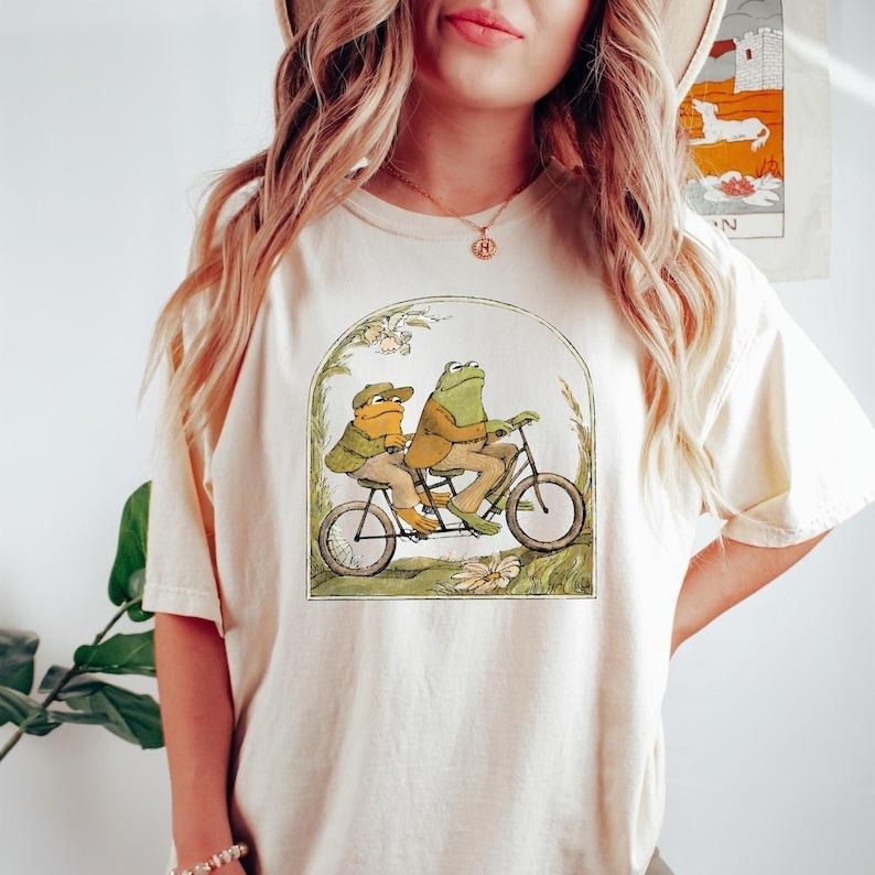 Frog And Toad Tshirt, Classic Book Sweatshirts, Cottagecore Aesthetic Shirt, Book Lover Gift, Man I Love Frog Tee,...