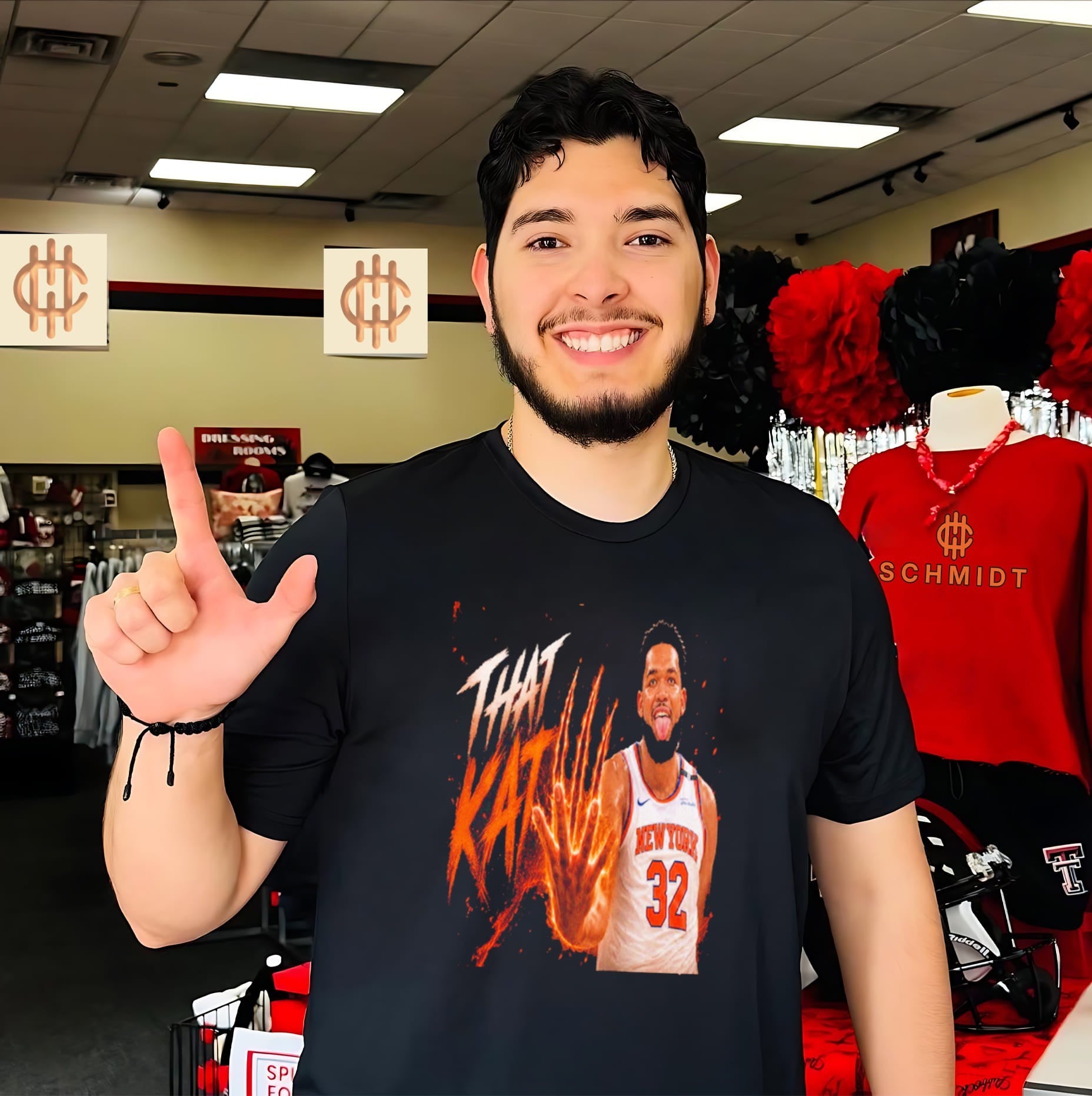 New York Knicks Karl Anthony Towns that Kat claw mark graphic shirt