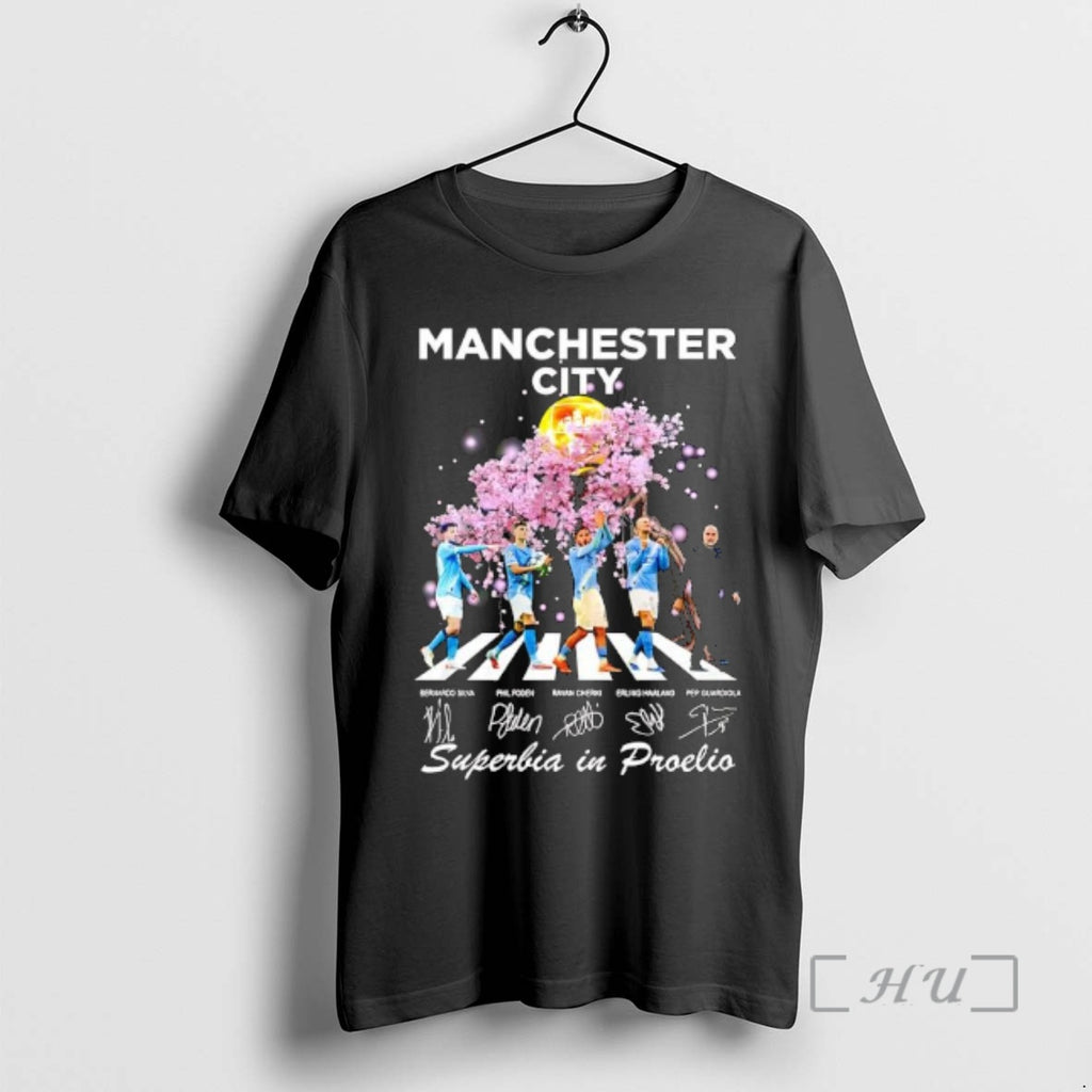 Officials Manchester City Fc Plen Superbia In Proelio Signatures T-Shirts, Hoodie, Sweatshirt | PrintMintTees.com