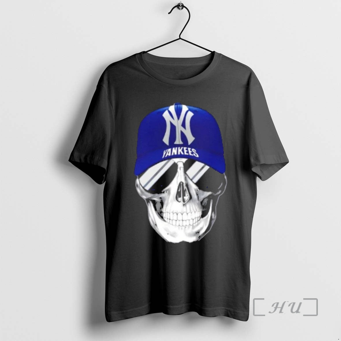 Officials Skull Wearing A Cap New York Yankees And Smiling With Fans Premium T Shirts Hoodie, Sweatshirt | PrintMintTees.com