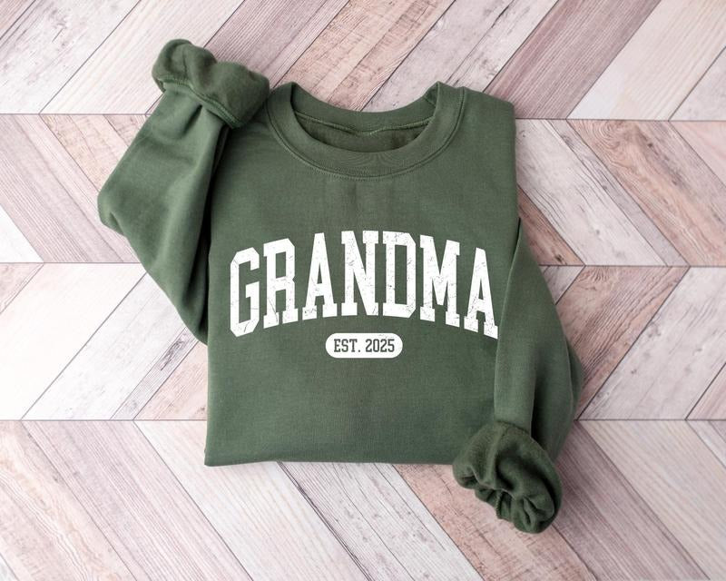 Personalized Mom Gift For Grandma Sweatshirt, Mothers Day Gift, Nana, Tia Crewneck, Mommy Sweatshirt, Mama Gift Shirt Hoodie