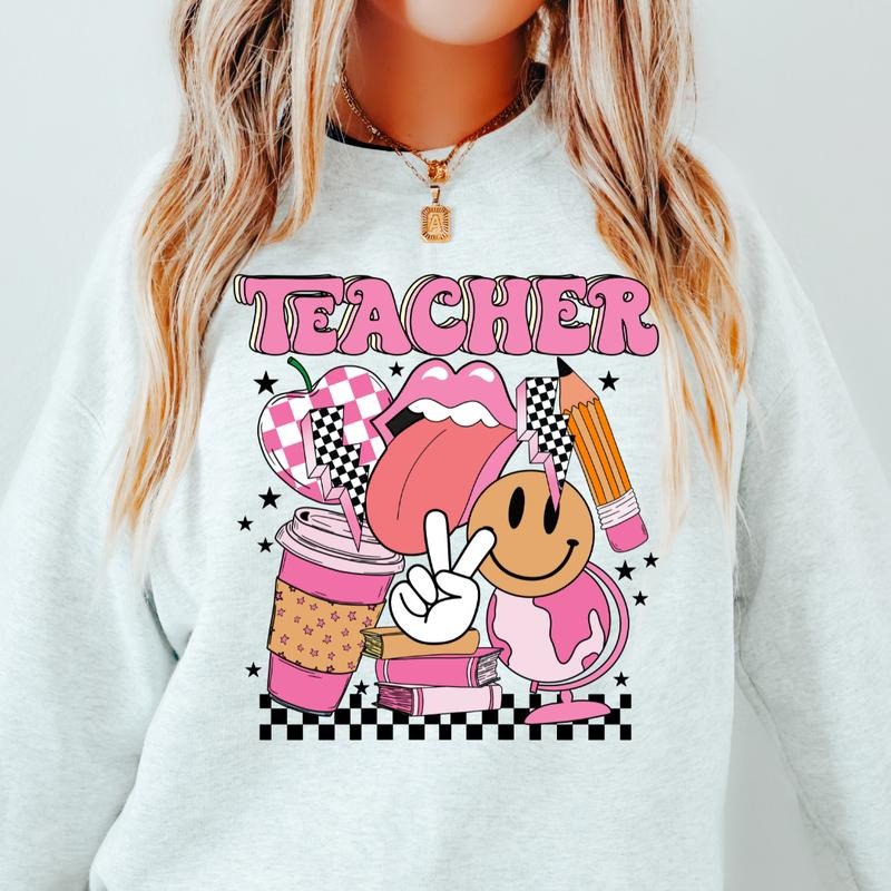 RETRO TEACHER SWEATSHIRT (CASUAL SWEATSHIRT FOR TEACHERS, RETRO GROOVY UNISEX CREWNECK) Cotton Comfort Shirt Hoodie