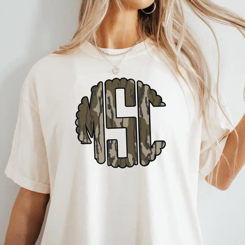 Scalloped Monogram Camo Sweatshirt, Bottomland Camo T-Shirt, Girly Camo Monogram, Comfort Colors 1717 Tee, Girls Who Hunt...