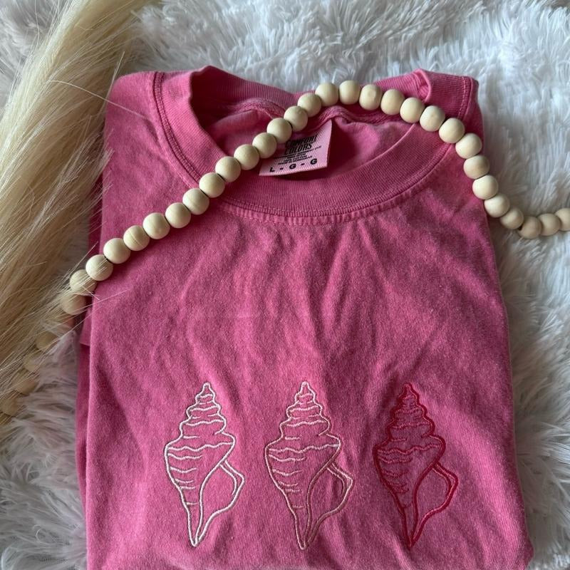 Seashell Tshirt, Conch Seashell Shirt,  Summer Shirt embroidered tshirt, oversized Tshirt Cute Gradient Top Hoodie Sweatshirt