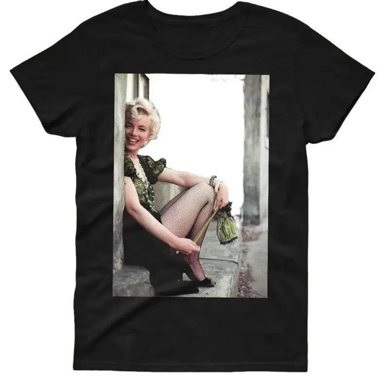 Vintage 90's Marilyn Monroe Streetwear Cotton T-Shirt Unisex Hoodie Sweatshirt | PrintMintTees.com