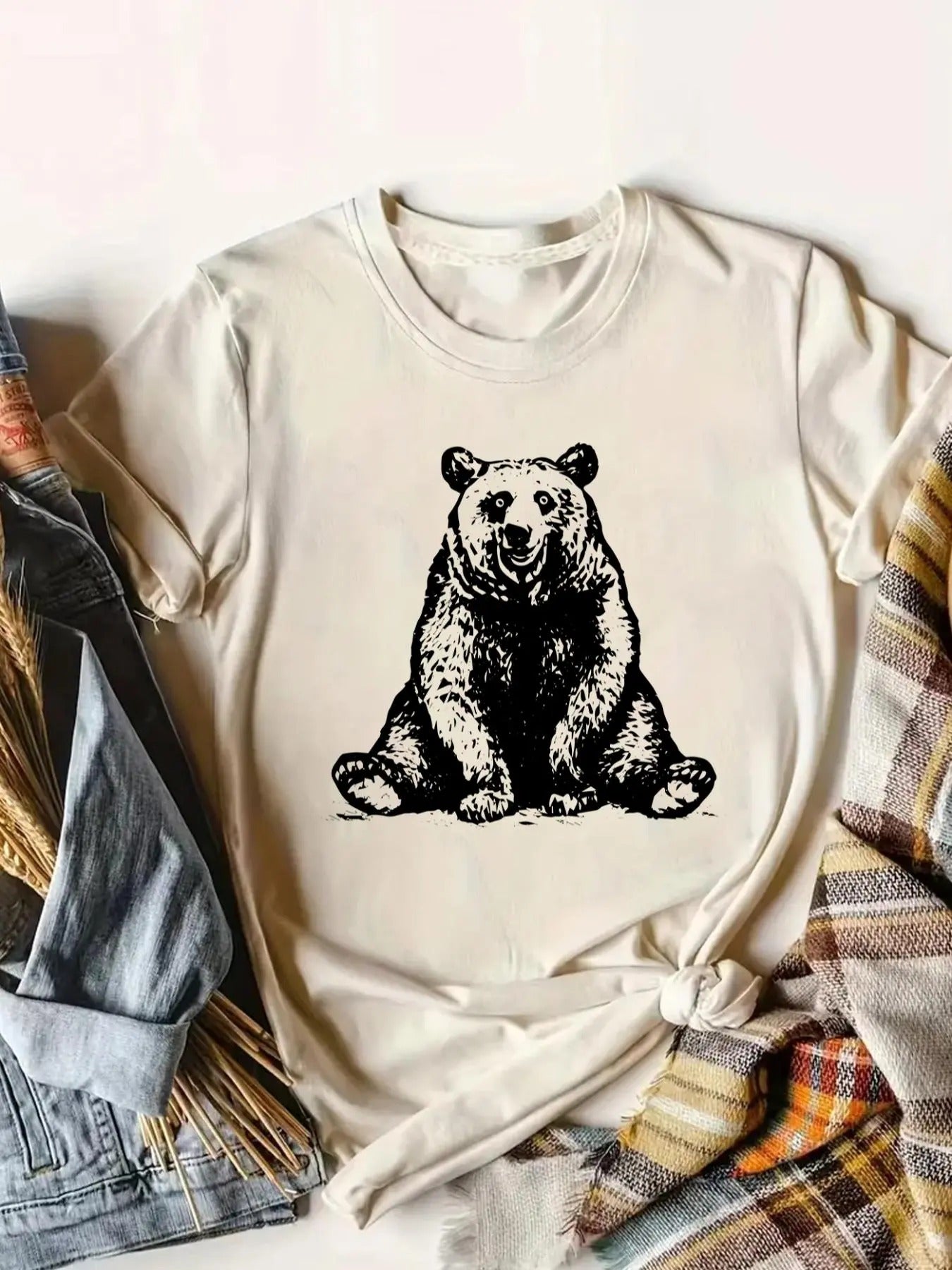 Women's Bear Print Round Neck Tee, Casual Short Sleeve Crew Neck T-shirt for Daily Wear, Comfortable Ladies Clothes for...
