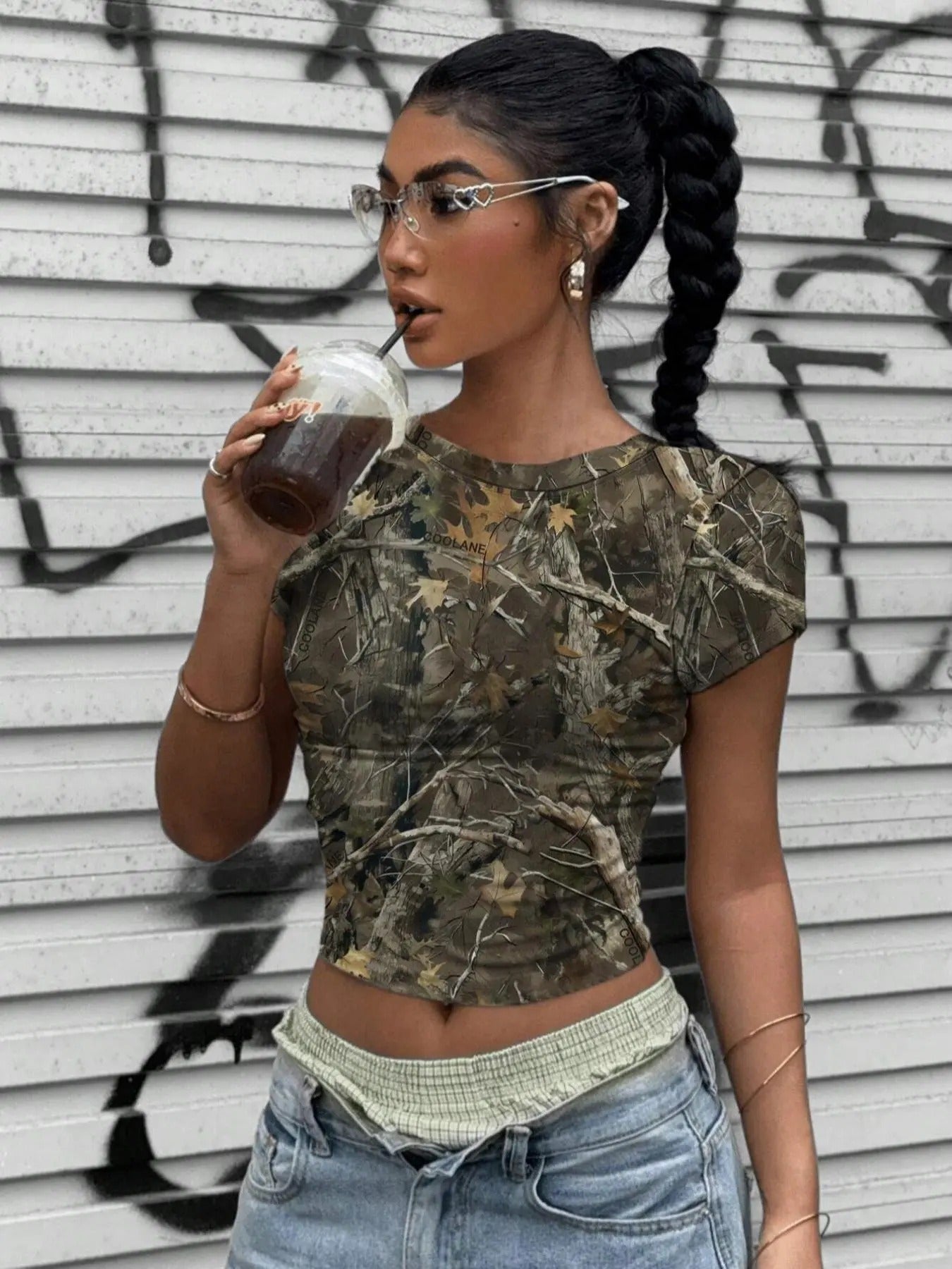 Women's Camouflage Dry Branches Print Crop Tee, Casual Street Short Sleeve T-shirt for Fall & Winter, Women's Top for...