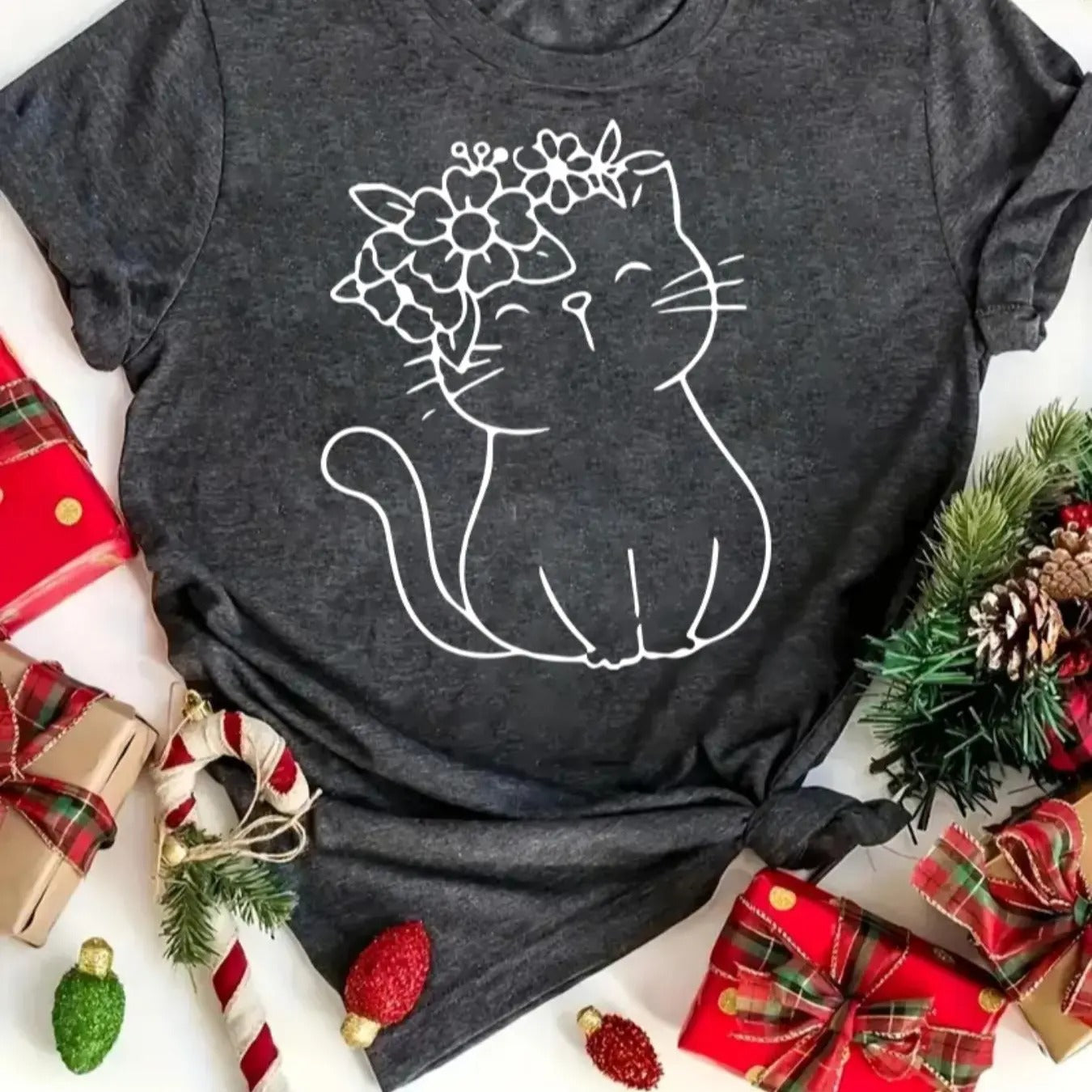 Women's Cartoon Cat Print Round Neck Tee, Casual Short Sleeve Crew Neck T-Shirt for Christmas, Fashion Women's Top for...