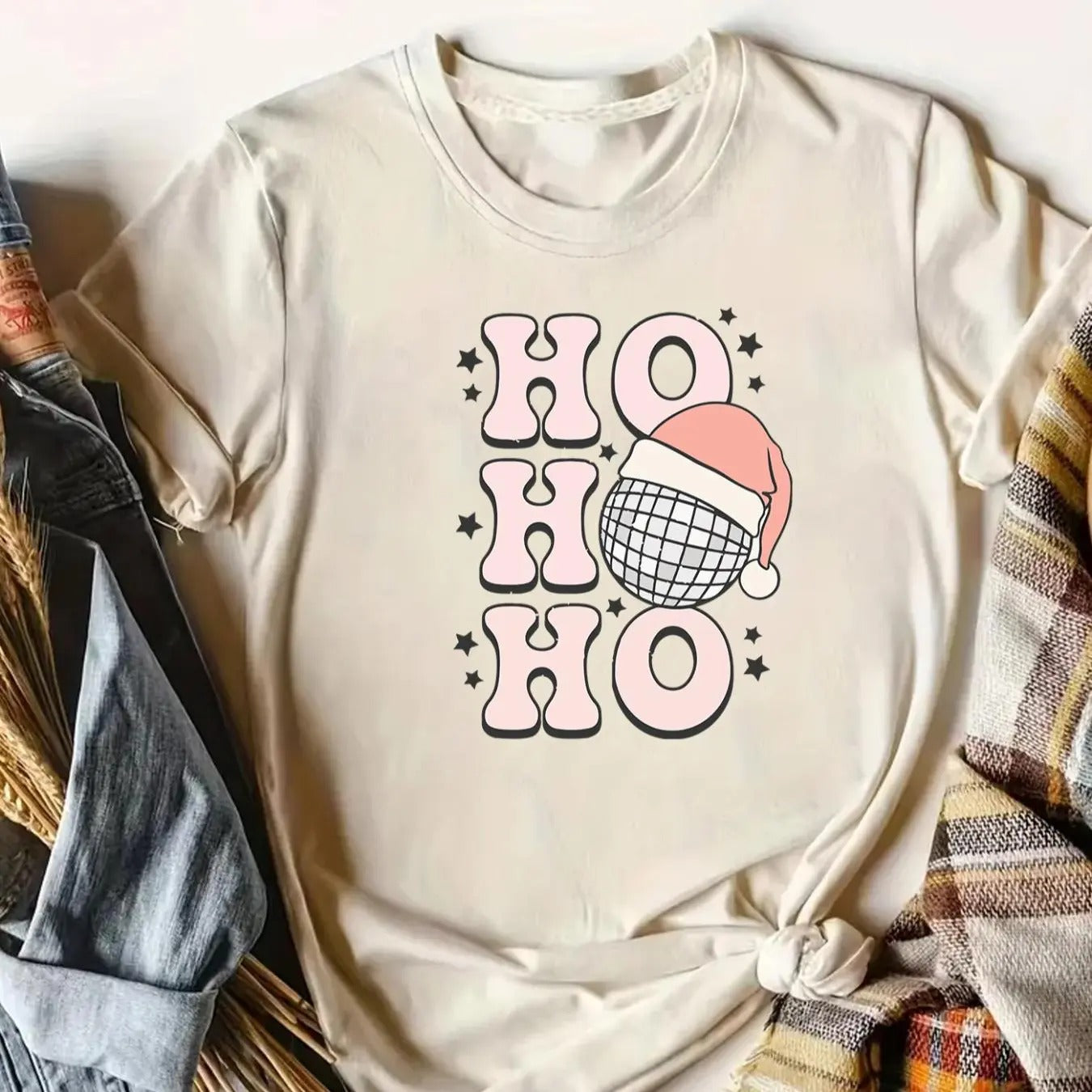 Women's Cartoon Christmas & Letter Print Round Neck Tee, Casual Short Sleeve Crew Neck T-Shirt for Summer, Fashion...