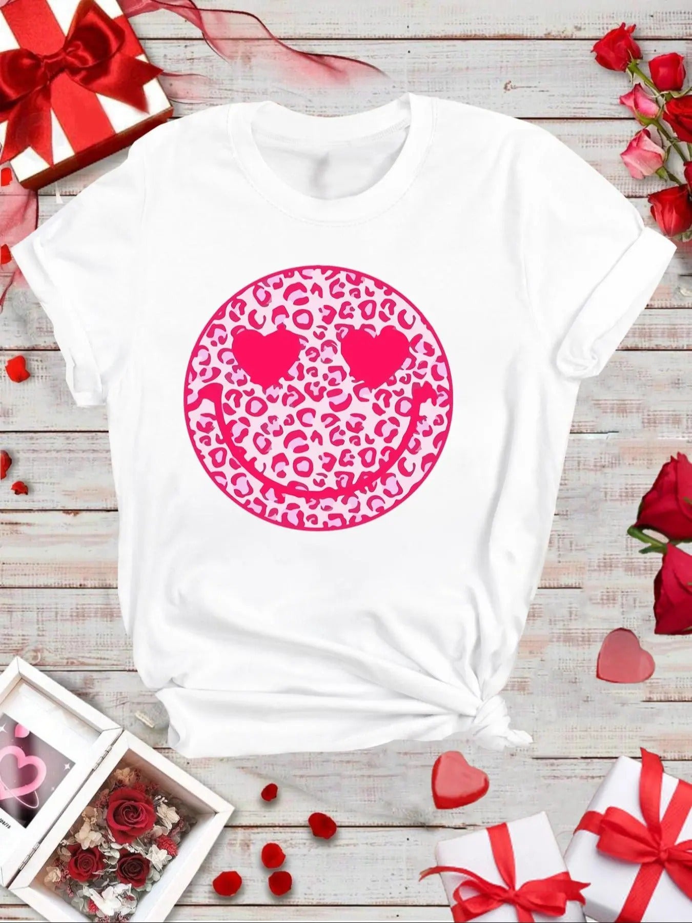 Women's Cartoon Face & Heart Print Round Neck Tee, Fashion Casual Crew Neck T-Shirt for Daily Holiday Vacation Outdoor...