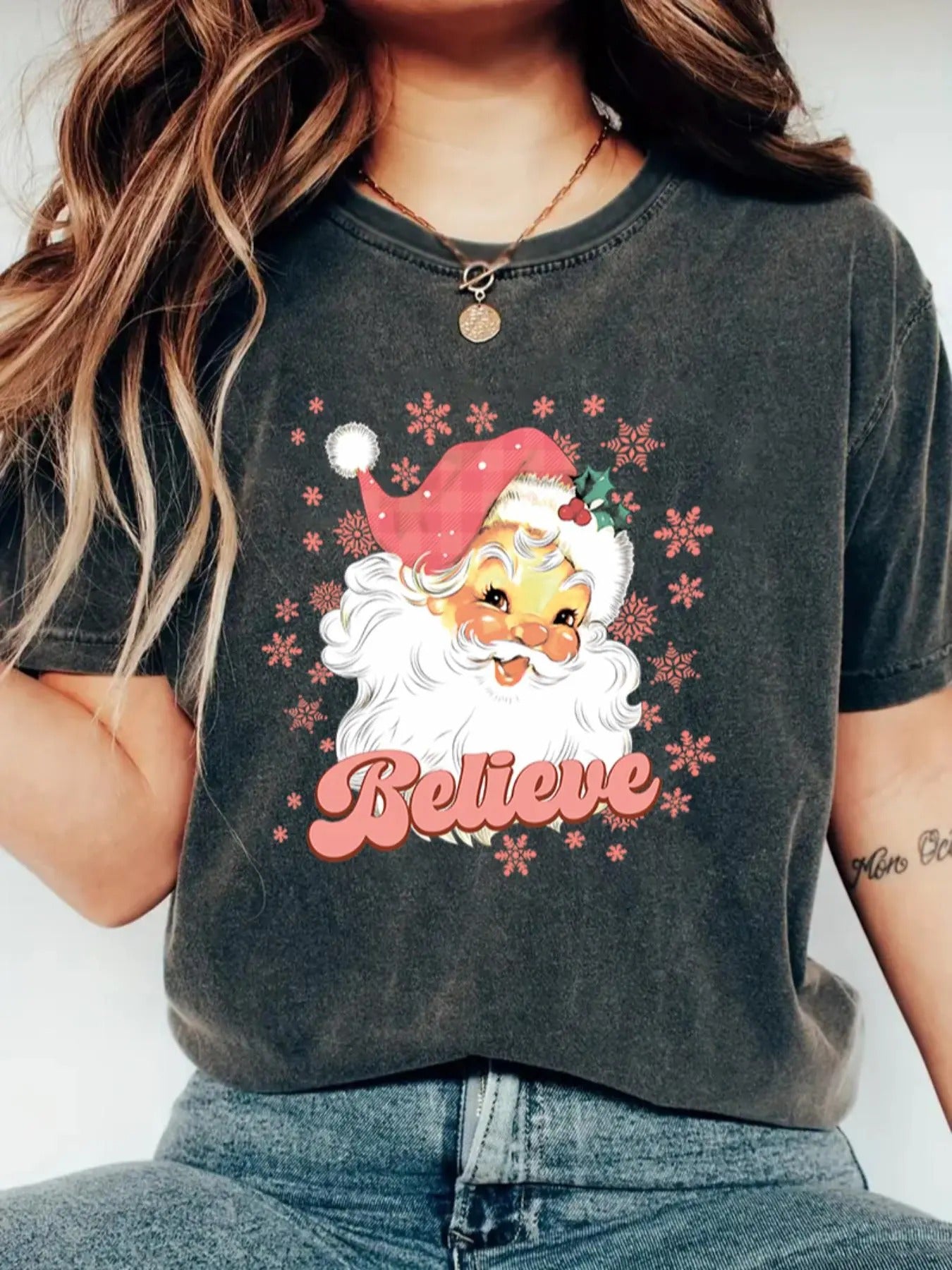 Women's Cartoon Santa Claus Print Round Neck Tee, Casual Christmas Graphic Short Sleeve T-shirt for Daily Wear, Ladies...