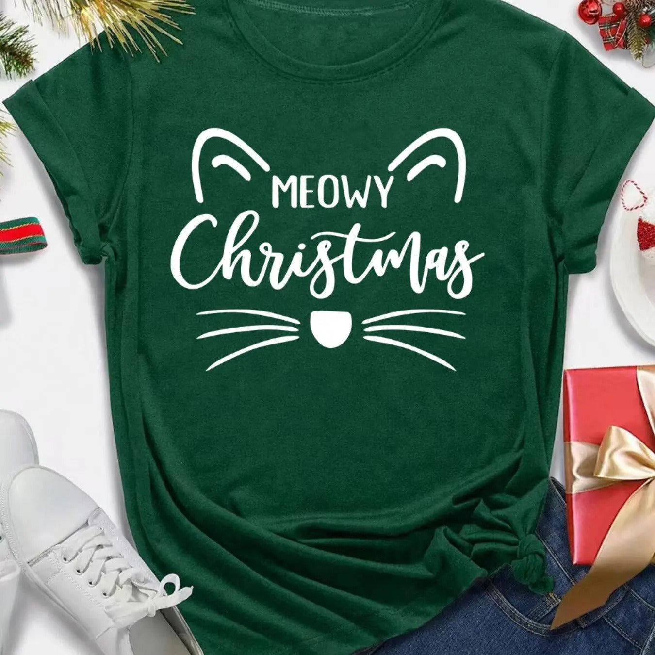 Women's Christmas Cartoon Cat & Letter Print Round Neck Tee, Casual Short Sleeve Crew Neck T-Shirt for All Seasons,...