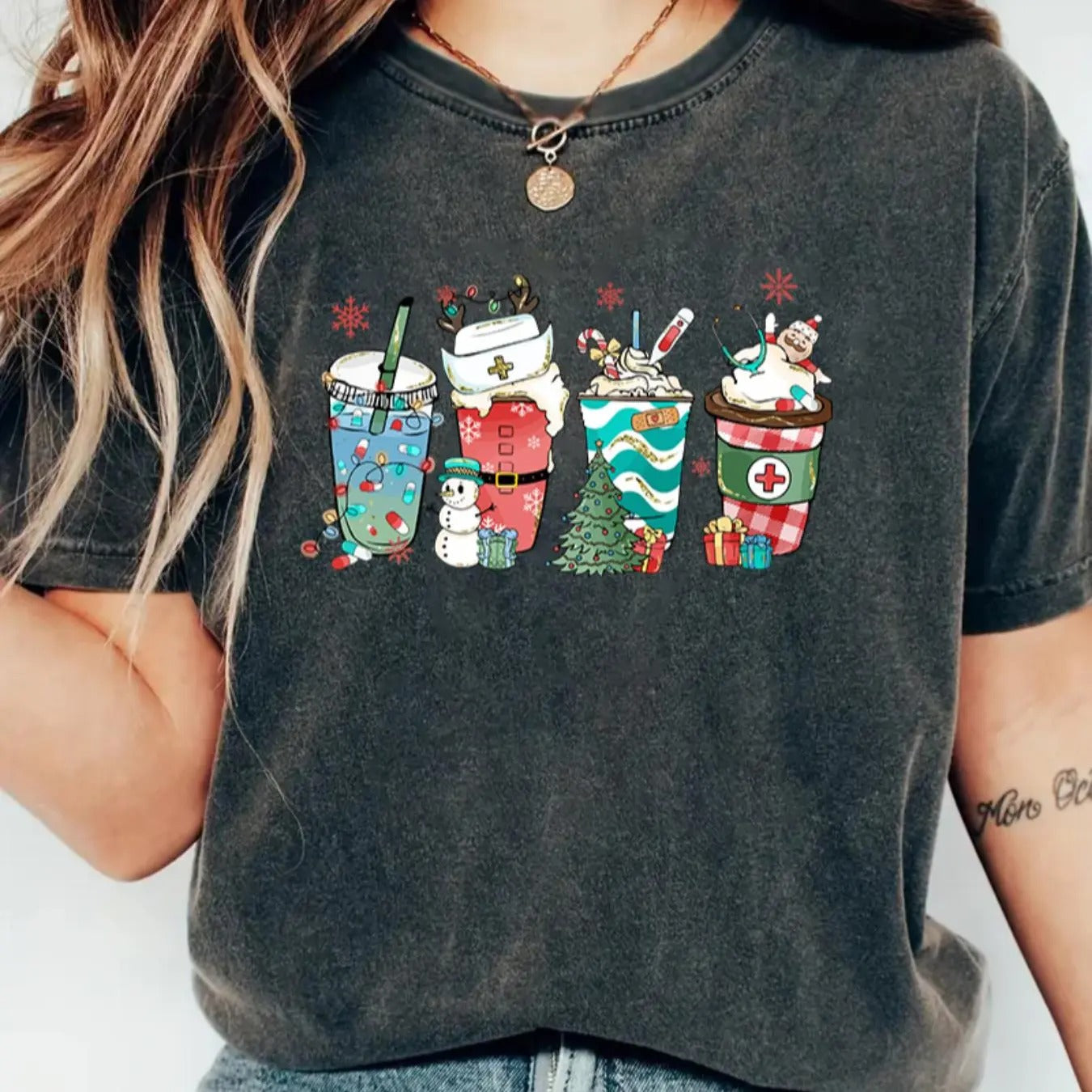 Women's Christmas Themed Cartoon Print Round Neck Tee, Casual Short Sleeve Crew Neck T-Shirt for Summer, Fashion Women's...