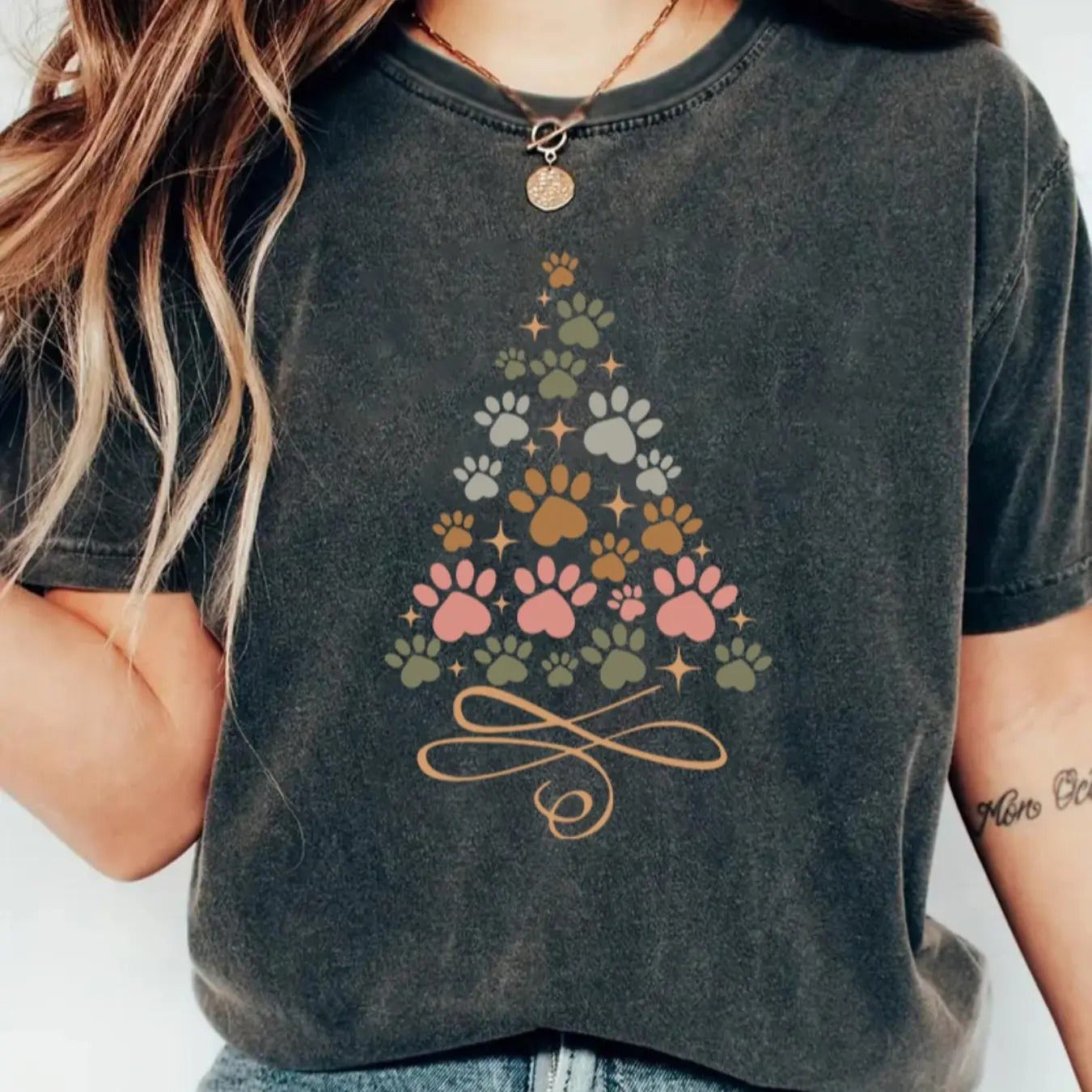 Women's Christmas Themed Paw & Tree Print Round Neck Tee, Casual Short Sleeve Crew Neck T-shirt for Daily Holiday...