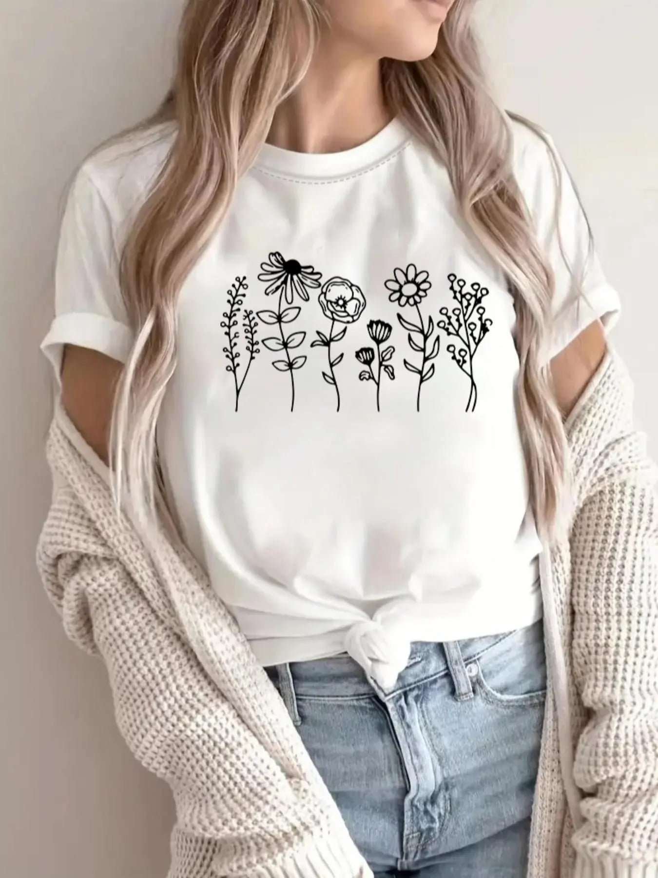 Women's Floral Print Round Neck Tee, Casual Short Sleeve Crew Neck T-shirt for Daily Wear, Ladies Clothes for All Seasons...