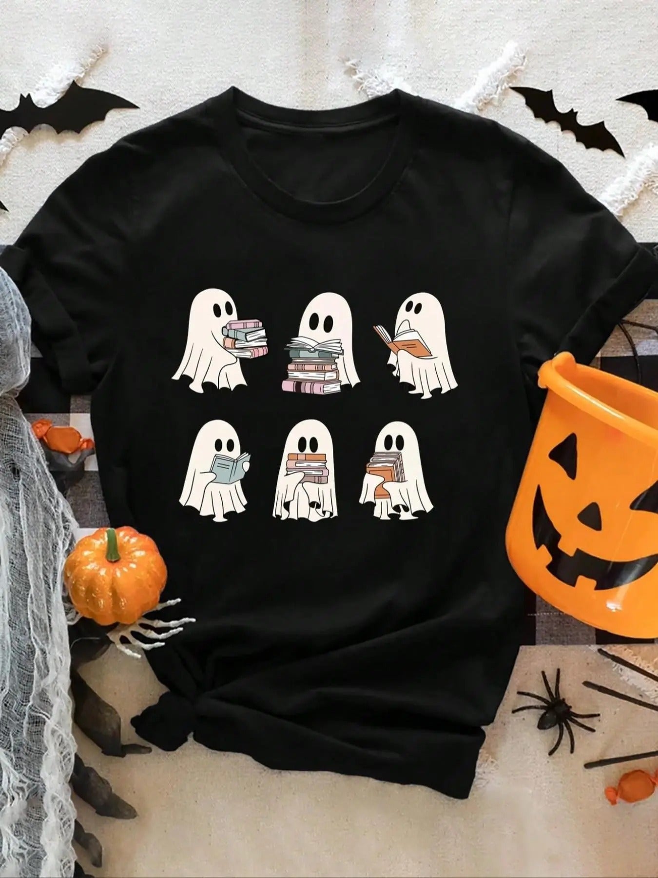 Women's Ghost & Book Print Round Neck Tee, Casual Halloween Themed Print Short Sleeve T-shirt for Summer, Women's...