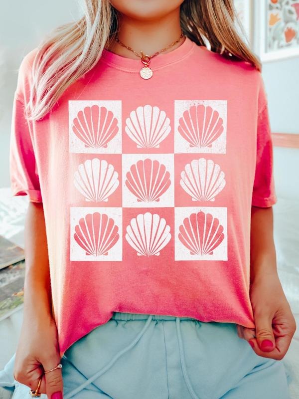 Women's Shell & Starfish Print Round Neck Graphic Tee, Vintage Trendy Casual Figure Graphic Short Sleeve T-shirt for...