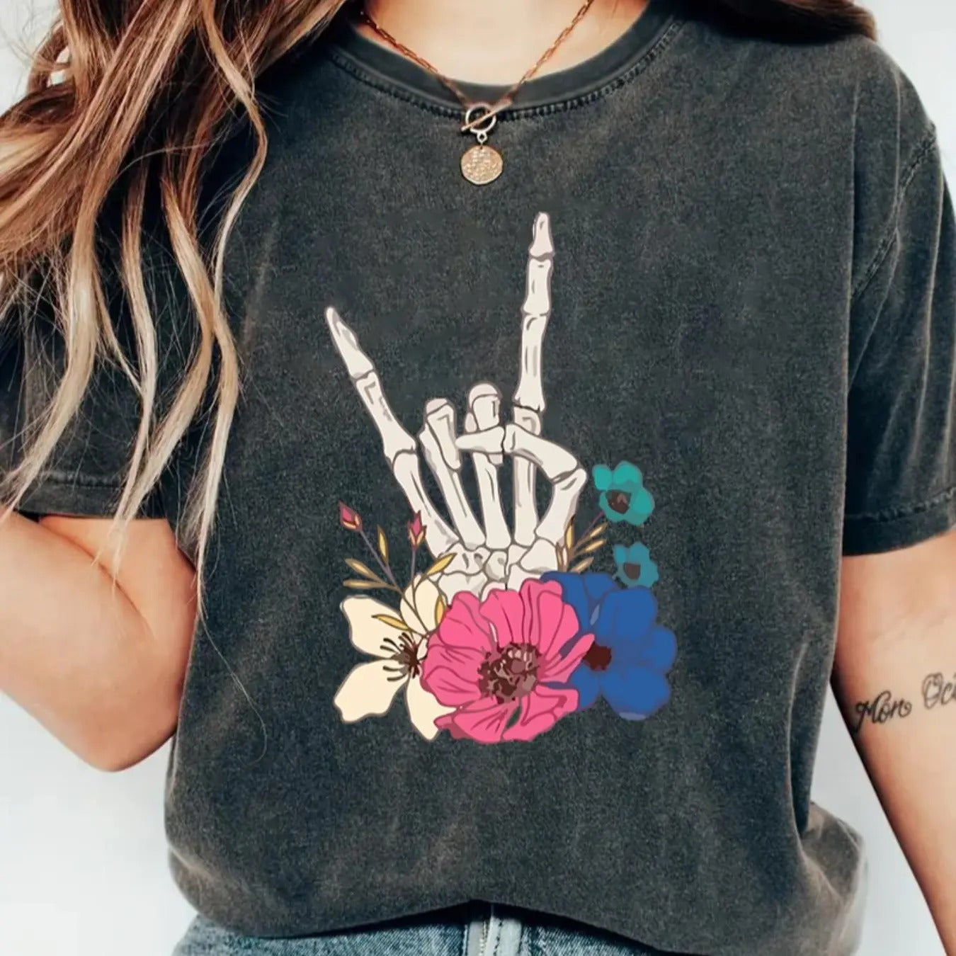 Women's Skeleton & Floral Print Round Neck Tee, Fashion Casual Crew Neck T-Shirt for Daily Holiday Outdoor Wear, Ladies...