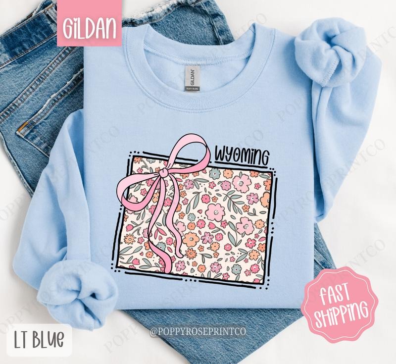 Wyoming Floral Bow Gildan Sweatshirt, Cute Trendy State Coquette Pullover Shirt Hoodie | PrintMintTees.com