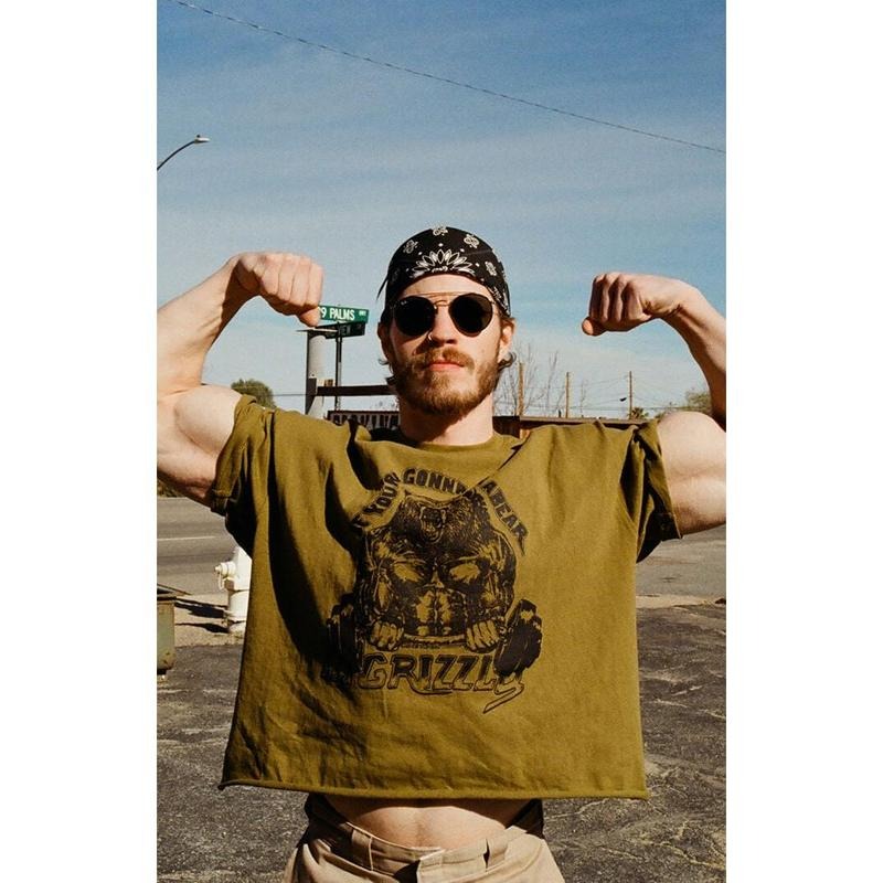 YIWO Men's Beast Lift Cropped T-Shirt Hoodie Sweatshirt | PrintMintTees.com