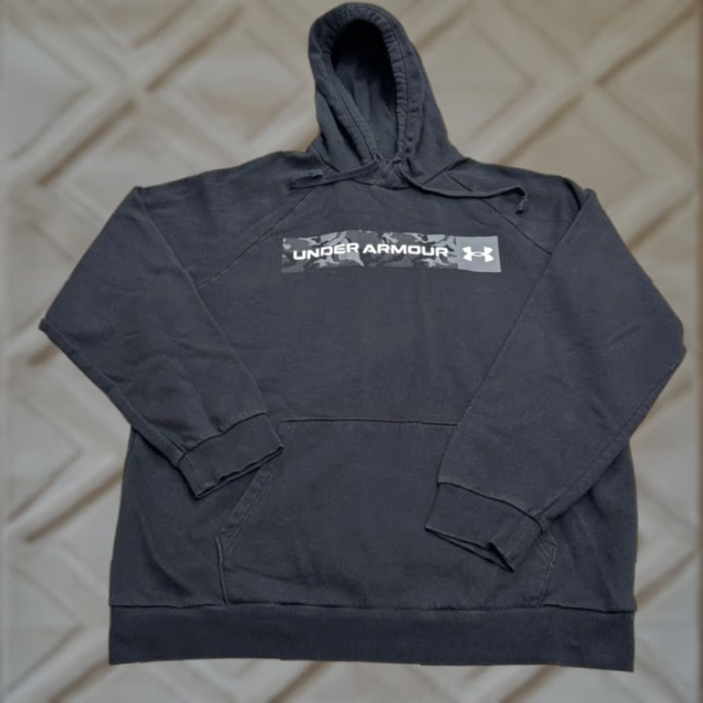 Armour Under Armour Hoodie Pullover Graphic Sweatshirt Mens Xl Black Camo Fleece Active Shirt | PrintMintTees.com