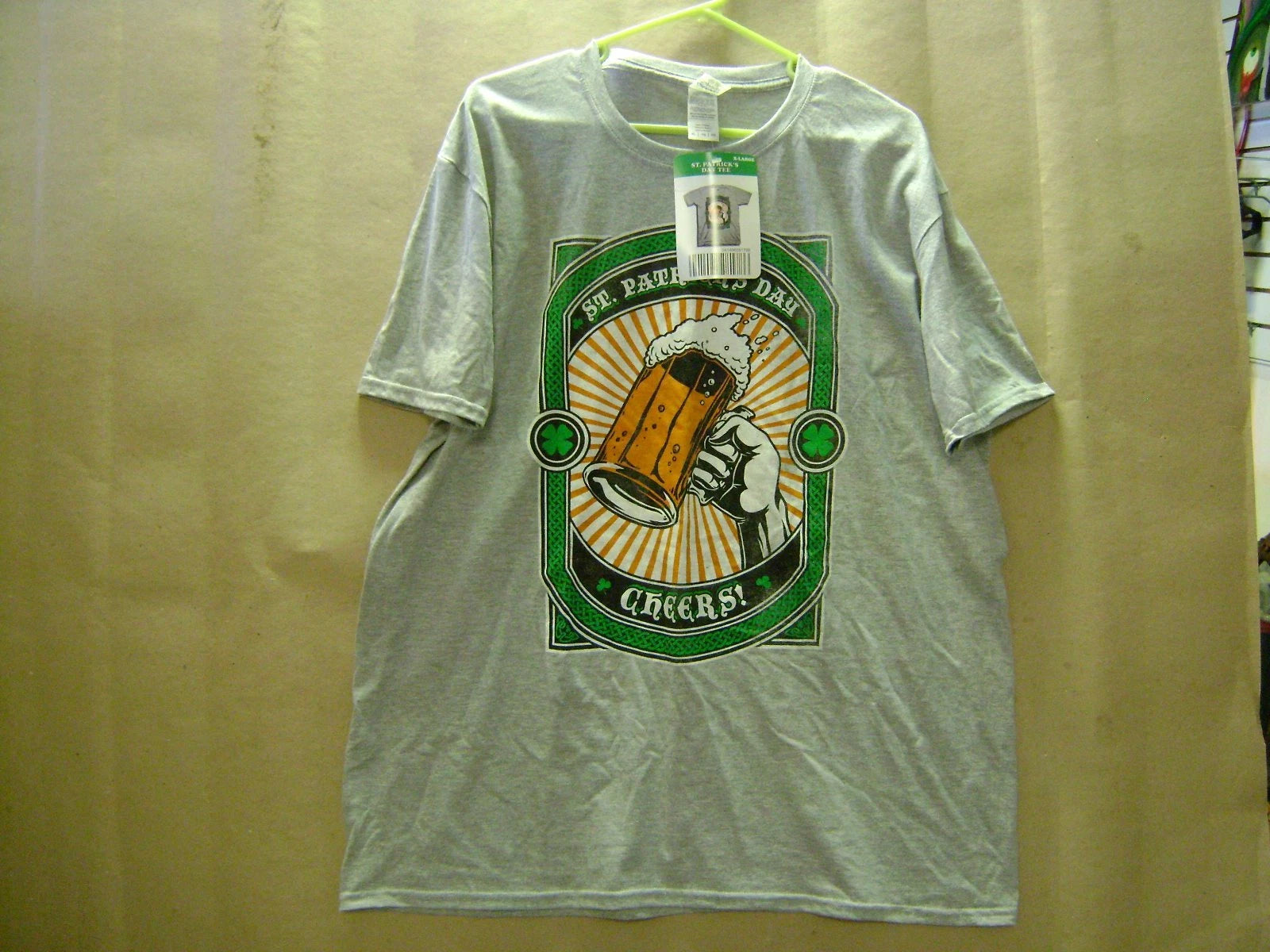 ST PATRICK'S DAY CHEERS  T-SHIRT X LARGE HAND w/ BEER MUG GREY & GREEN SHAMROCKS