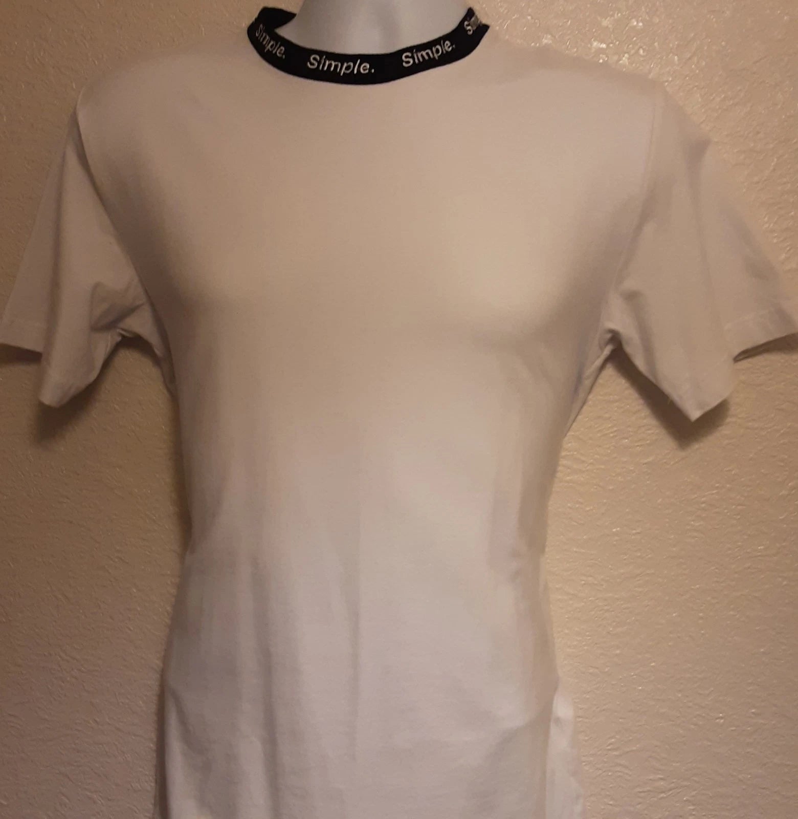 Simple T shirt Size Medium In White